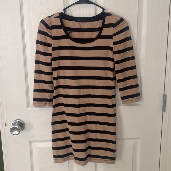 Cream and black striped 3/4 sleeve Bodycon dress - Picture 2 of 2